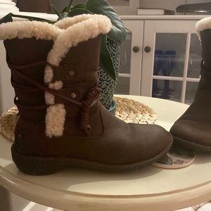 Ugg brown winter boots. Wore twice